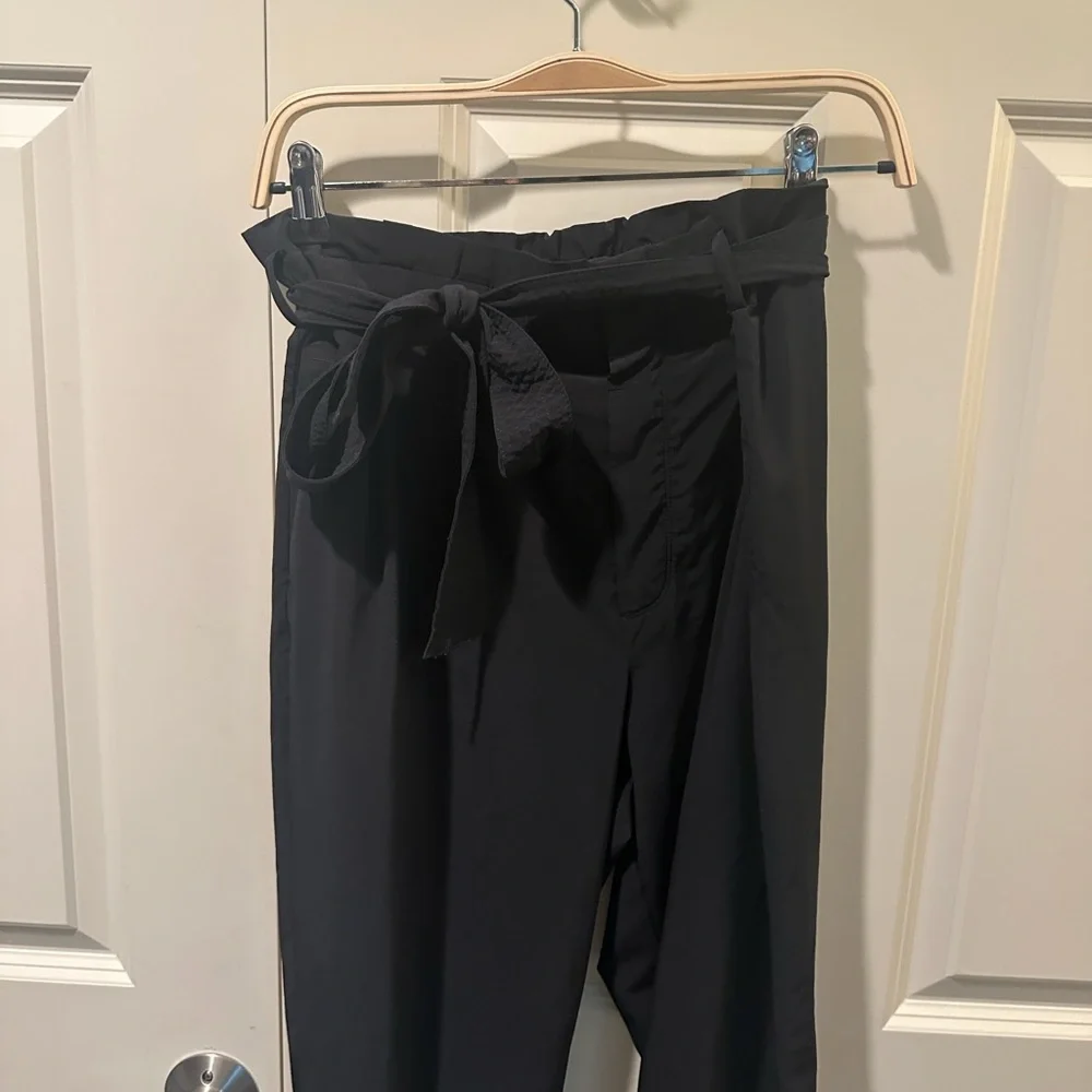 Athleta Black Cropped Tie-Waist Ankle Pants - Picture 3 of 6